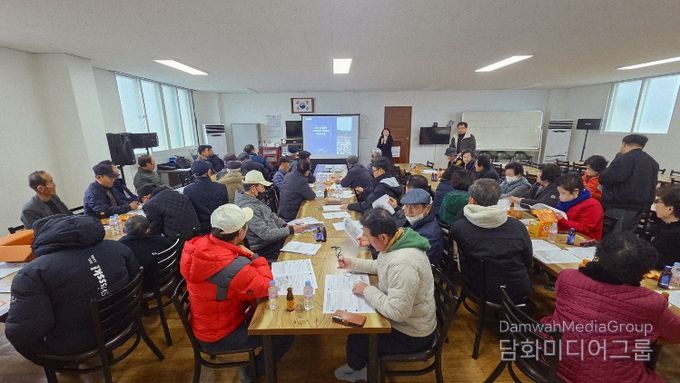 강진읍 목리 마을회관에서 열린 주민설명회