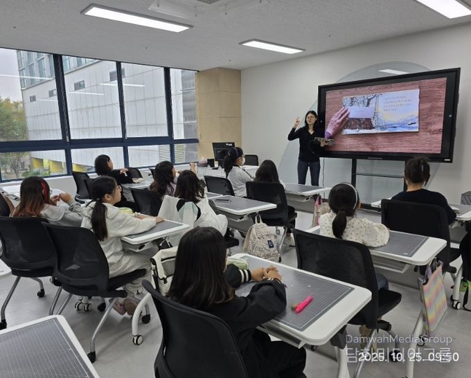 광주동부교육지원청은 19일 광주시교육청시민협치진흥원에서 관내 학부모·전문가 등 49명을 ‘2026학년도 학교폭력대책심의위원회 위원’으로 위촉하고 직무 연수를 진행했다.