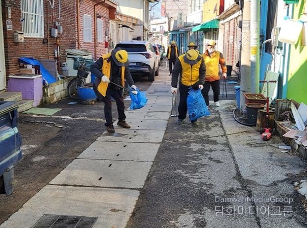 파주시 법원읍 실버경찰대, 새봄맞이 대청소 전개