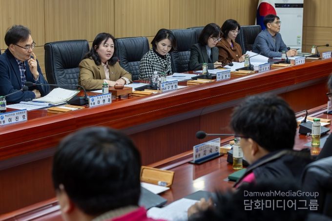 구연희 교육감 권한대행이 26일 세종시교육청 산업안전보건위원회에서 인사말을 하고 있다.