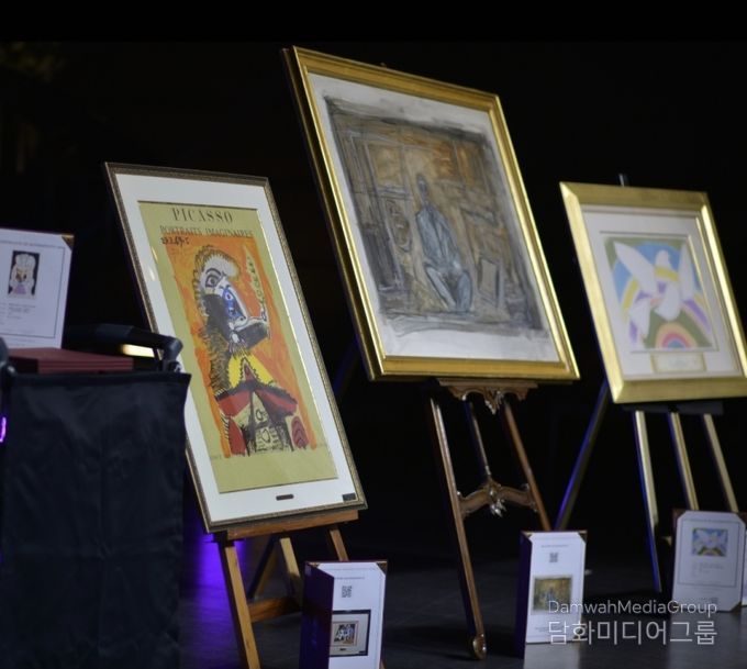 ,전시회 작품, 피카소 왼쪽 오른쪽 자코메티 중앙 작품 (사진제공=K trendy NEWS)