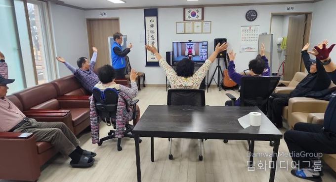 스마트경로당 실버로빅