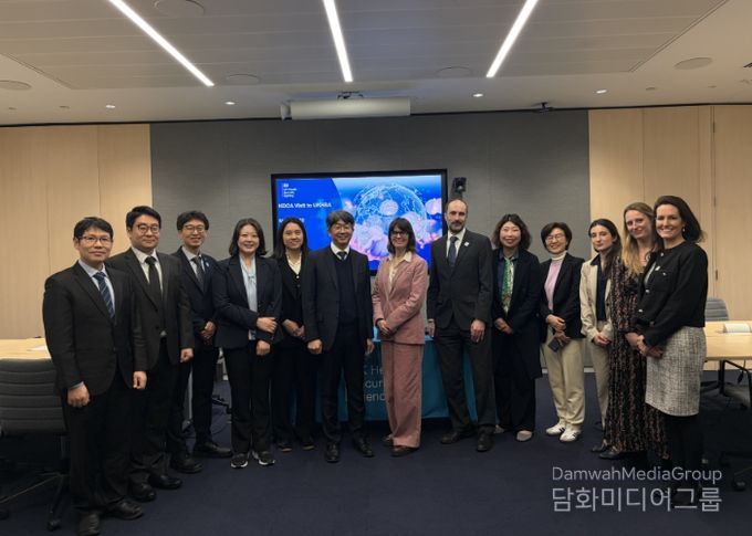 질병관리청-UKHSA(가운데 임승관 질병관리청장과 수잔 홉킨스 UKHSA 청장)