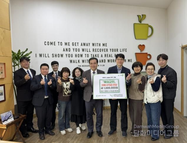 현판 오른쪽 북부희망케어센터 전정수 센터장