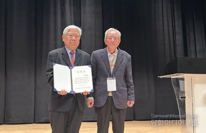 왼쪽부터 장용현 신임 지회장, 이영재 단양노인회 선거관리위원장