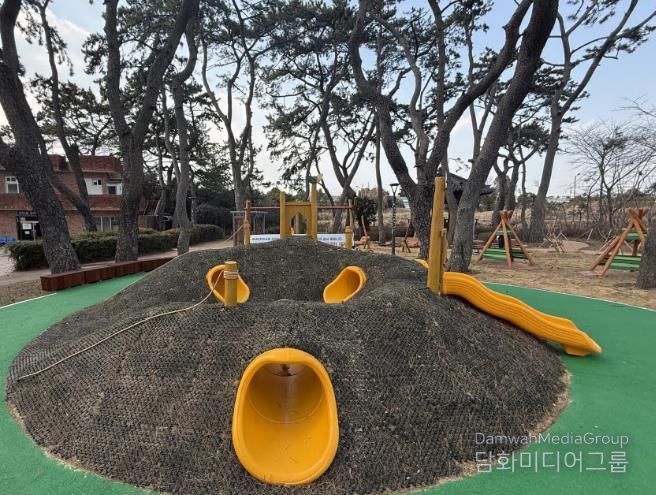 자연친화놀이시설이 설치된 월내어린이공원