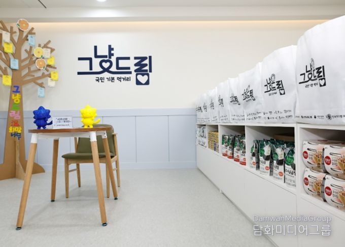 2월부터 리모델링 중인 화성특례시 나래울복지관 '그냥드림'의 내부 모습. 서연이음터‘코리요 모형’, 목공 시민프로젝트 통한 ‘의자’ 등을 기부받았다.