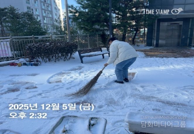 고양시자원봉사센터, ‘눈 쓸 고양’으로 안전한 통행길 조성