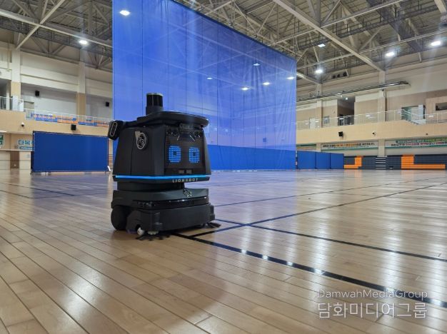 울주종합체육센터, '3D 라이다' 로봇청소기 전격 도입
