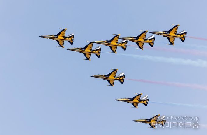 2024년 제18회 영등포 여의도 봄꽃축제 개최 당시 블랙이글스 축하 비행