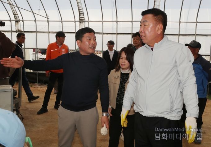 이범석 청주시장, 영농철 맞아 공동육묘장 현장 방문