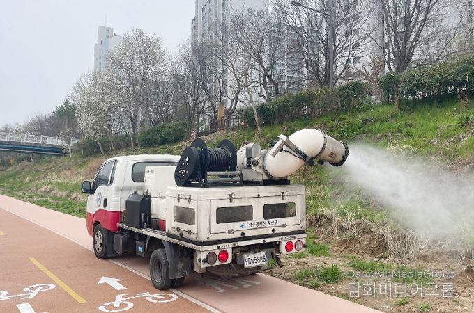 광산구가 모기 등 감염병 매개체 발생을 줄이기 위해 하절기 집중 방역소독을 추진한다.