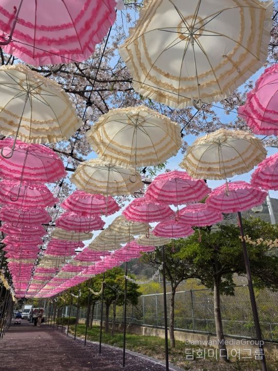 색 포토존 ‘양산의 하늘아래’ 눈길