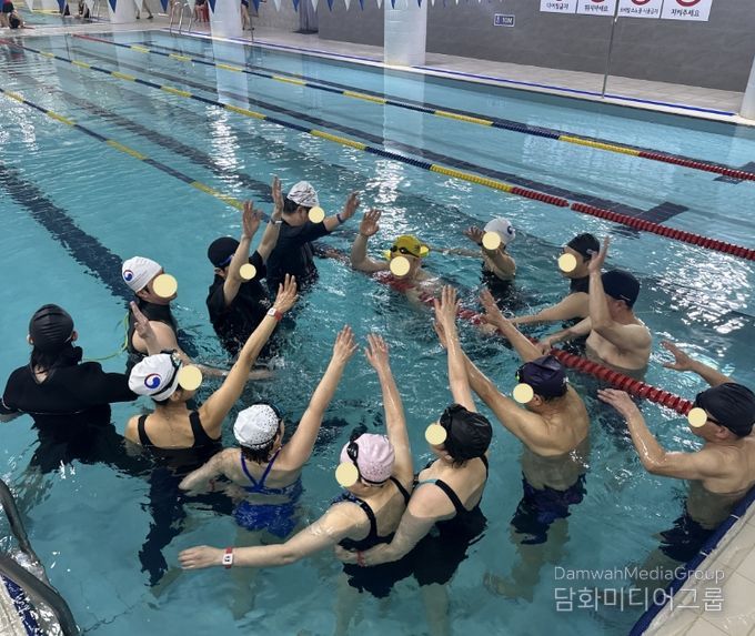 수중재활운동 프로그램 사진