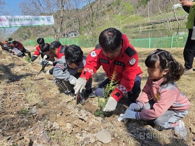 '작은 손으로 만드는 미래숲' 나무심기 행사