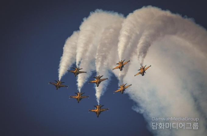 고흥우주항공축제 서막은 공군 특수비행팀 블랙이글스의 ‘화려한 비상’ - 블랙이글스 에어쇼.j