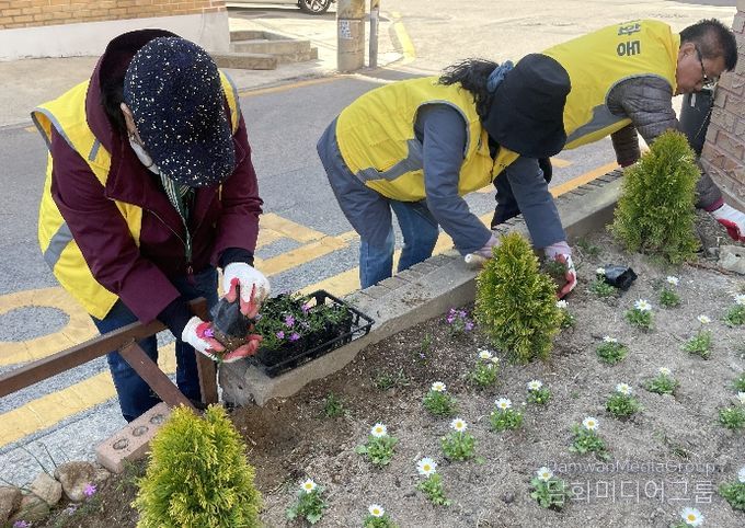 수원시 장안구 영화동 주민자치회, 손바닥정원에 봄 한 줌 심었어요