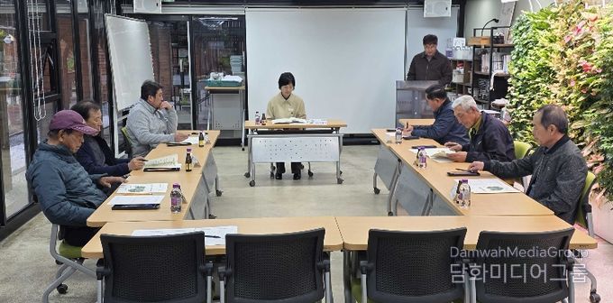 밀양시농업기술센터 치유농업교육장에서 열린 2026년 과수 돌발해충 방제협의회 모습