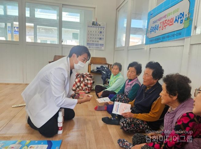 여수시는 지난 7일 남면 연도리에 거주하는 어르신 80여 명을 대상으로 ‘치료보다 예방, 뭍보다 섬으로!’ 「우리동네 구강주치의」 사업을 추진했다.