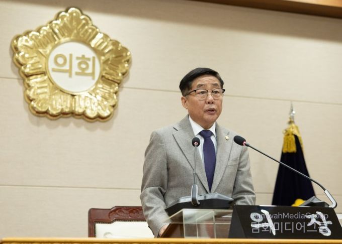 윤창철 의장이 제387회 임시회 제3차 본회의를 주재하고 있다.