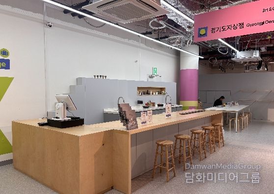 차시음 및 도예 체험 공간.