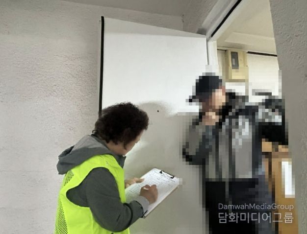 동두천시 생연1동 '똑똑똑 살피기' 돌봄단, 복지 위기가구 방문해 안부 및 생활실태 점검 실시