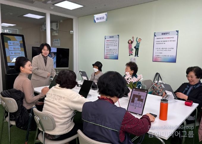 부천시원미노인복지관, 디지털 기기를 활용한 ‘브레인오락실’ 운영
