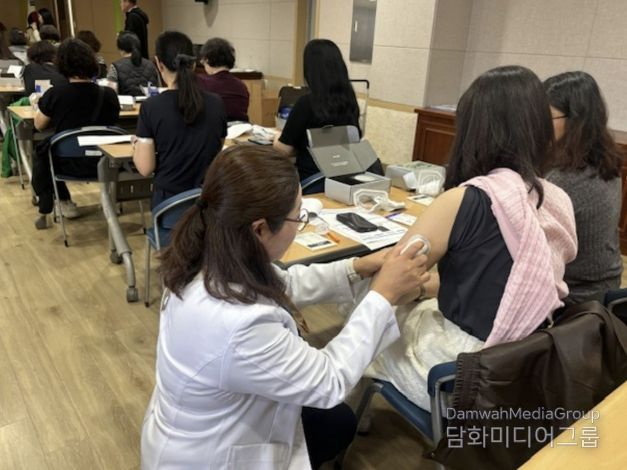 연속혈당측정기 부착 사진