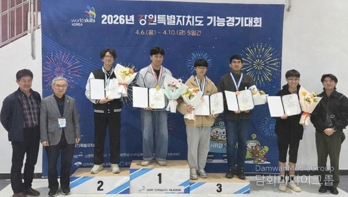 오형석 책임 매니저(우측 세 번째) 시상