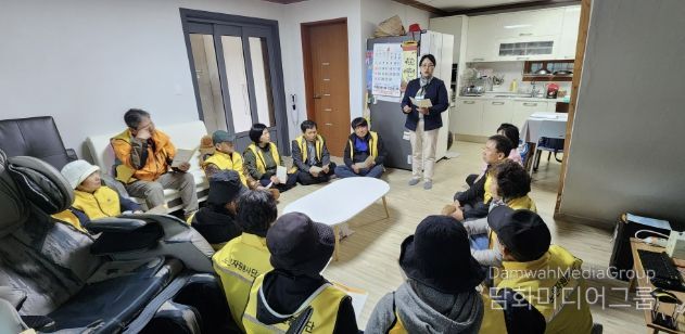 지속가능한 봉사활동을 위한 단원들 간 의견나눔의 시간을 가짐