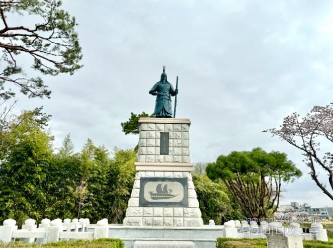 사천시, 성웅 이순신 동상 새 단장-보수 후